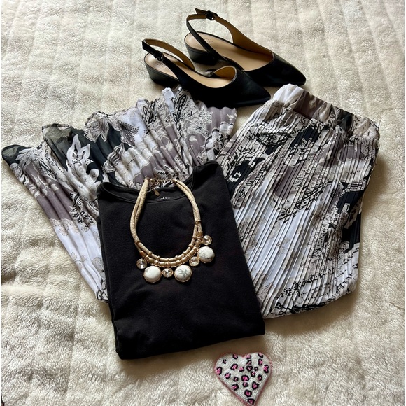 Ladies Jessica Pleated Midi Skirt - Picture 1 of 8